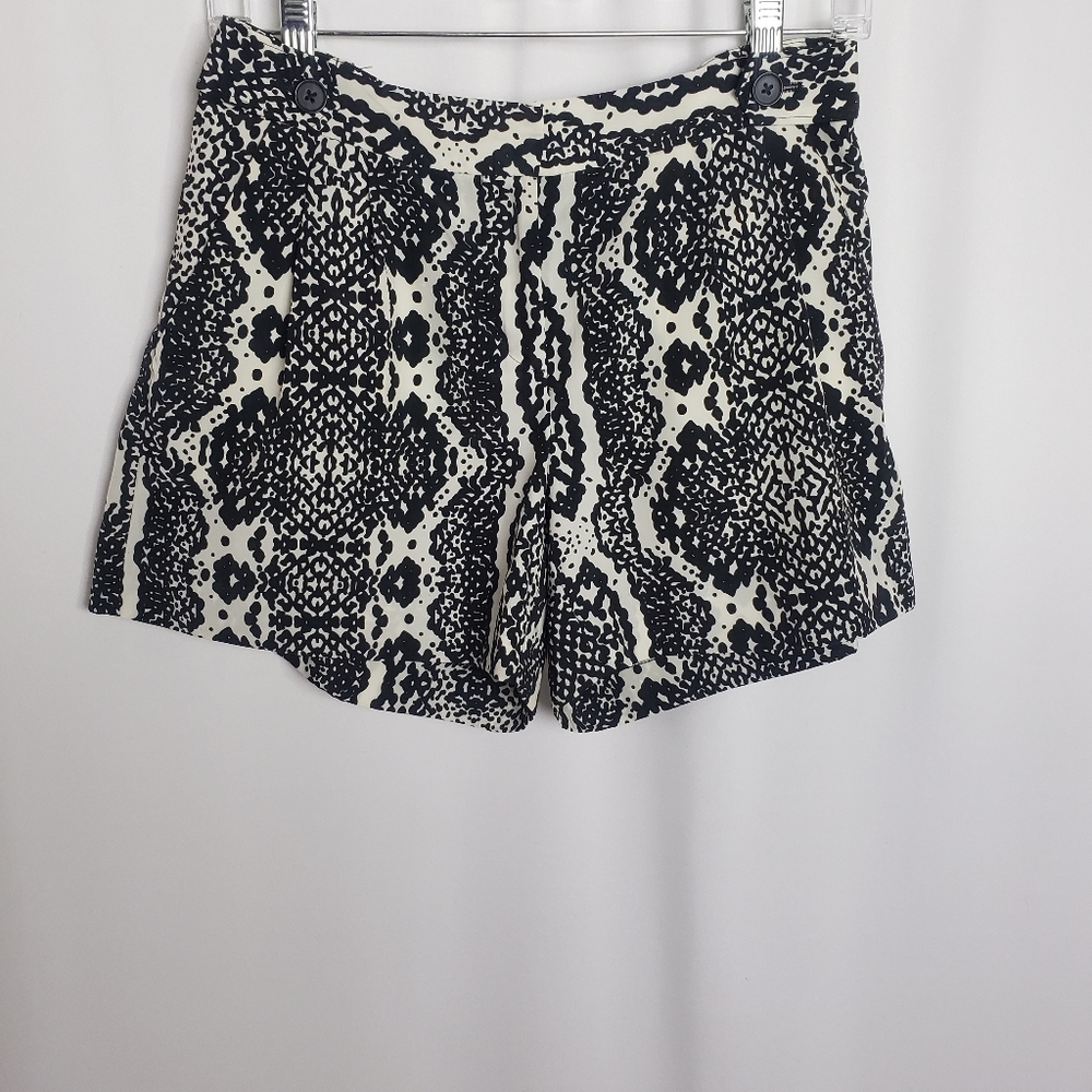 LOFT by AnnTaylor, Womens Patterned Shorts, Size 2, Buttons on Front, Silk